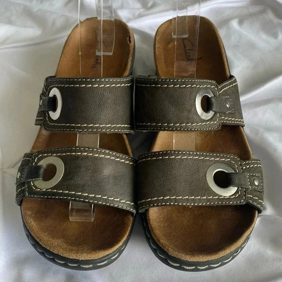 Clark’s Bendables Sandal Dark Brown Leather Upper Straps 2” Heel Women’s 8 GUC - Picture 1 of 11
